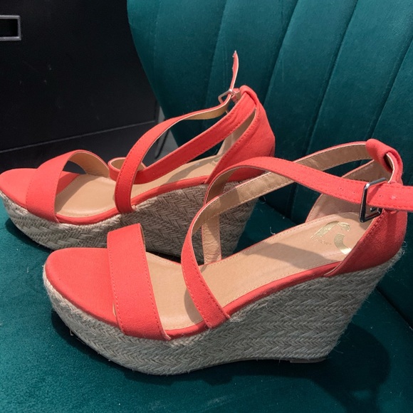 Shoes - Picture 4 of 6